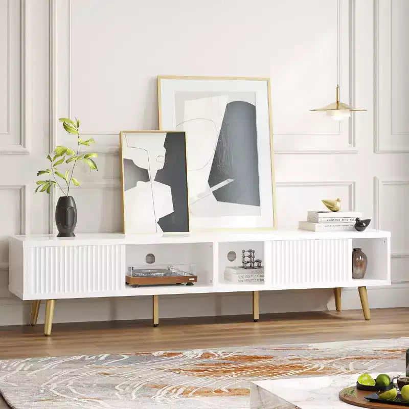Meuble TV moderne de 71 pouces pour téléviseurs de 75/80 pouces avec portes coulissantes cannelées, meuble de divertissement laqué brillant avec rangement pour salon, gestion des câbles