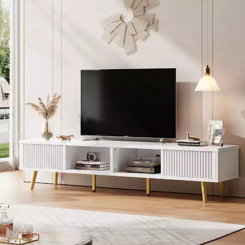 Meuble TV moderne de 71 pouces pour téléviseurs de 75/80 pouces avec portes coulissantes cannelées, meuble de divertissement laqué brillant avec rangement pour salon, gestion des câbles