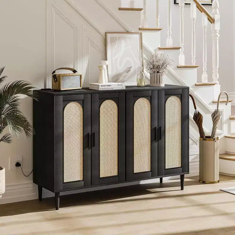 Buffet en rotin avec prise électrique – Meuble de rangement bohème à 4 portes pour salle à manger et salon