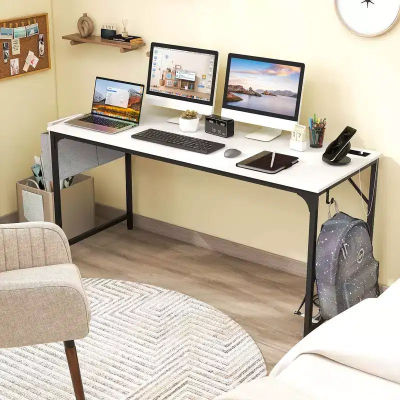 Bureau informatique moderne de 60 pouces avec station de charge, sac de rangement et crochet pour casque Blanc